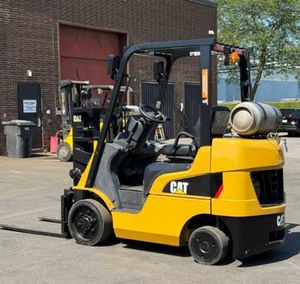 Meilleures ventes pour les chariots élévateurs à moteur diesel neufs, dotés de fonctions de sécurité, y compris ceinture de sécurité, klaxon, alarme de recul, transmission 4x4 - Product Image 1