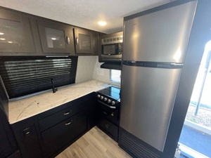 Autocaravana usada 2022 Coachmen Freedom Express 259FKDS - Product Image 4