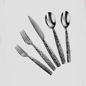 Fabuloso Juego de Cubiertos de Latón con Acabado Pulido Espejo, Diseño Simple, Tenedor y Cuchara, Hecho a Mano - Product Image 1