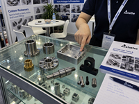 Pièces d'automatisation robotique usinées CNC de précision sur mesure, articulations de bras robotiques en aluminium