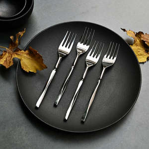 ชุดช้อนส้อมทองคำหรูหรา A Fork in the Road รุ่น Long Luxury พร้อมช้อนสแตนเลสสตีลขัดเงา - Product Image 2