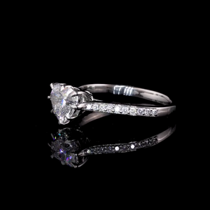 Anillo de Boda de Plata de Ley 925 con Moissanita de Corte Corazón Personalizado, Certificado IGI, con Engaste de Bisel y Capas de Lujo de Calidad Premium - Product Image 1