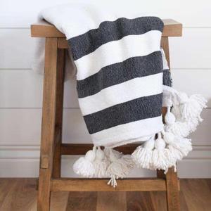 Couverture marocaine faite à la main, authentique artisanat berbère, couverture douce tissée à motifs tribaux, décoration d'intérieur, cadeau - Product Image 1