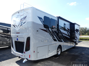 4UZAB2FC2SCWB7632 Nouveau camping-car de luxe classe A 2025 avec moteur à essence et intérieur spacieux à extension coulissante - Product Image 3