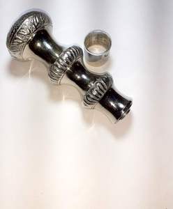 Bastón de Madera Victoriano Antiguo con Mango de Latón Pulido de Diseño, 11 cm - Product Image 1