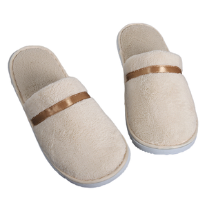 Pantoufles Jetables en Velours Corail à Bout Ouvert, Épaisses et Élégantes, Idéales pour Hôtels, Voyages, Hôtes, Salons de Beauté et Gîtes - Product Image 1