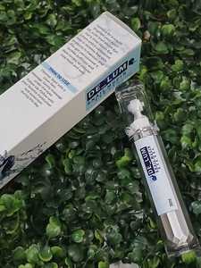 Suero Hidratante Antienvejecimiento de Alta Calidad con Árbol de Té Orgánico, Niacinamida y Ácido Hialurónico para el Cuidado Facial y de los Ojos - Product Image 5