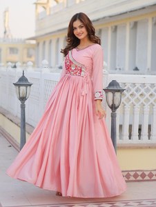 ROBE ATTRACTIVE EN CRÊPE AVEC IMPRIMÉ EN FEUILLE DUPATTA OIGNON Pishwas Anarkali Gharara - Product Image 5