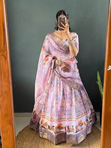 Casual Glamour Lehenga Choli sin esfuerzo mezcla estilo y comodidad para fiesta abrazando la esencia de la gracia Shalwar Kameez - Product Image 4