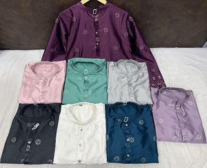 Conjunto de pijama étnico Kurta de diseñador para hombre en seda Malai con bordado pesado y trabajo de secuencia Ideal para eventos festivos de boda - Product Image 6