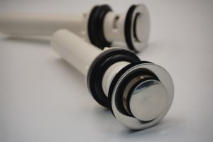 Accesorios para Cubículos de Baño OEM: Desagüe de Lavabo Tipo Pulsador de Plástico ABS y Aleación de Zinc Cromado Ecológico - Product Image 2