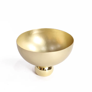 Bol de service rond moderne en acier inoxydable doré, idéal pour les noix, les salades, les fruits - Décoration d'intérieur avec motif plantes/fleurs - Product Image 1