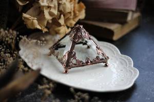 Caja de anillo de cristal con forma de pirámide, organizador de joyas hecho con vidrio y Marco de pulido de oro de Metal para compromiso de boda de cumpleaños - Product Image 4