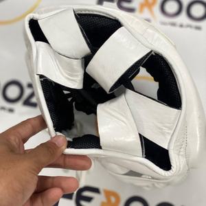 อุปกรณ์ป้องกันศีรษะแบบเปิดหน้า หนังวัวแท้ พิมพ์ลายดอกไม้ สำหรับคิกบ็อกซิ่ง มวยไทย ฝึกซ้อม - Product Image 4