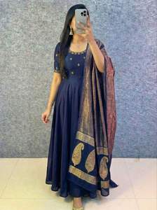 Kurta Tradicional India de Seda Vichitra para Mujer, Hecha a Mano en Banarasi, de Alta Calidad a Precio Razonable, Disponible en 7 Días - Product Image 3