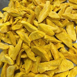 Morceaux de mangue lyophilisés, mangue pure et mûre, adaptés au glaçage au chocolat, à la garniture de desserts et à la consommation en collation, en provenance du Vietnam - Product Image 3