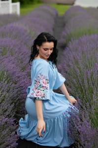 Occasion porter des robes ukrainiennes brodées de fleurs pour les femmes col rond concepteur mi-longueur unique meilleures robes ukrainiennes - Product Image 4