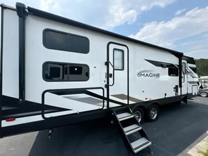 Camioneta Usada para Acampar 2024 G-r-a-n-d Design I-m-a-g-i-n-e 2800BH - Product Image 4