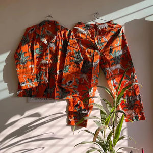 Pyjama élégant col en V en coton biologique pour femmes, vêtements de nuit longs et respirants, décontracté, imprimé animal jungle, sexy, grande taille - Product Image 1