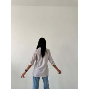 Camisa Casual de Verano de Popelina con Bolsillos con Solapa, Transpirable y con un Toque de Moda, Diseño a Rayas - Product Image 1