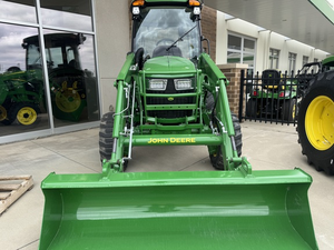 Tractor agrícola John Deere de 60HP, tractor utilitario compacto de 66HP con tracción en las cuatro ruedas, transmisión eHydro, cargador frontal, retroexcavadora, cabina lista para usar, en venta. - Product Image 3