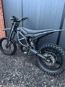 Serie 2024 SURRON ULTRA BEE MILES 894 2 llaves 1 cargador Auténtico - Product Image 6