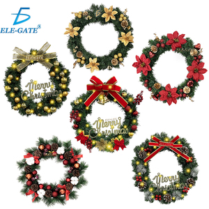 Ghirlanda Natalizia in PVC da 50cm con Ornamenti e Fiocco, Abbinamento Colori per Feste all'Aperto - Product Image 1