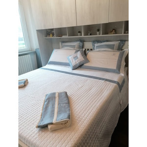 ชุดเครื่องนอนผ้าซาตินขนาดคิงไซส์ 7 ชิ้น พร้อมลายปักเรขาคณิต สำหรับงานแต่งงาน โรงแรม และบ้าน - Product Image 1