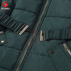 Blouson matelassé long sur mesure pour femmes grandes tailles |   Veste d'hiver épaisse et chaude à capuche coupe-vent pour l'extérieur |   Fermeture éclair en gros à faible MOQ - Product Image 3