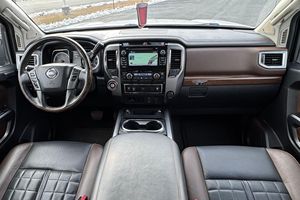 Nissan Titan XD Platinum Reserve 2016 Usada en Buen Estado, Motor Turbodiésel V8 de 5.0 Litros - Product Image 4