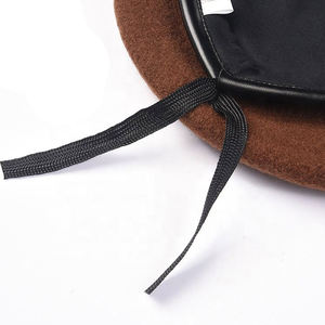 Sombrero de boina suave elegante elaborado con cuidado y atención con ajuste elástico y diseño atemporal para una ropa informal elegante Sombreros - Product Image 4