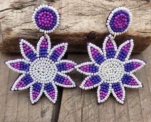 Boucles d'oreilles en perles florales blanches, boucles d'oreilles multi-perles personnalisées, bijoux de fête pour femmes au meilleur prix, boucles d'oreilles en perles - Product Image 5