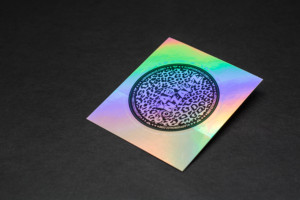 Autocollants personnalisés en vinyle holographique durable découpés à la forme pour l'emballage alimentaire, les boîtes à sandwich, les salades, les collations et les étiquettes de préparation des repas - Product Image 2