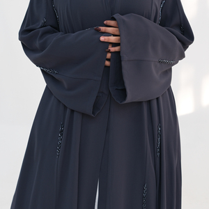 Fabricant en gros d'abayas OEM et ODM, vêtements islamiques, abaya kimono de Dubaï avec perles brodées à la main, robe musulmane pour femmes avec boutons, abaya pour l'Aïd - Product Image 4