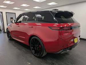 Land Rover Range Rover Sport P400 Dynamic SE AWD 2024 Rojo Intenso, Usado, Techo Panorámico, Arranque Remoto, Asientos de Cuero, Navegación, Volante a la Izquierda - Product Image 4