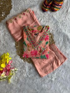 Vêtements décontractés pour femmes Dernier designer Rayon Slub Print & Embroidered & Sequence Work Top Avec Bottom And Chinon Dupatta - Product Image 4
