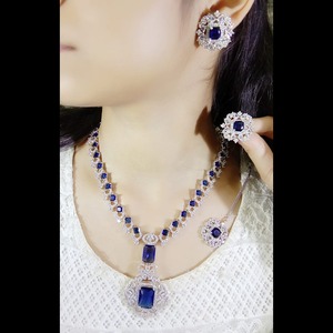 Nouvel arrivage de collier élégant en diamant américain serti de boucles d'oreilles assorties pour les femmes bijoux de fête de mariage pour les femmes - Product Image 1