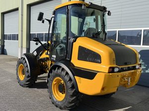 Chargeur compact agricole JCB 409 Agri SV avec moteur Kohler Stage V et hydraulique à haut débit pour les travaux agricoles - Product Image 3