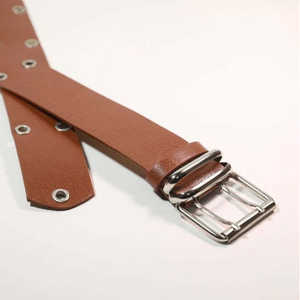 Cinturón Casual para Mujer con Detalle de Ojales y Hebilla de Acero - Product Image 3