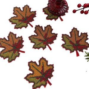 Posavasos de cristal adornado con hoja de arce de Otoño de 4 pulgadas, posavasos con cuentas, color de tamaño personalizable ecológico para restaurantes, bodas - Product Image 3