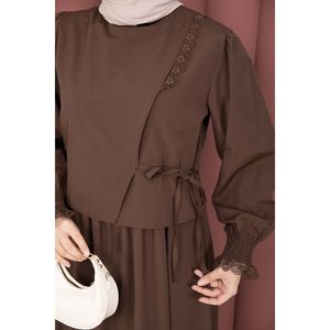 Conjunto de 2 Piezas para Mujer, Top y Pantalones Cortos de Crepé con Ribete de Encaje, Color Café, Talla XS - Product Image 5