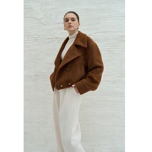 Chaqueta de Alta Costura para Mujer, Diseño Original (ODM), Chaqueta Corta AMARA de Alpaca, Chaqueta Oversize de Piel de Camello de Lujo con un Solo Botón en Blanco - Product Image 5