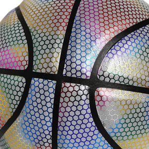 Palla da basket luminosa a bagliore olografico per eventi notturni con effetto riflettente e opzioni di Logo personalizzate per promozioni alla rinfusa - Product Image 5