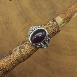 Bague de créateur artisanale bohème en pierre précieuse améthyste violette naturelle fabriquée à la main, fournisseur de bijoux en gros - Product Image 2