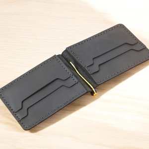 Portefeuille en cuir de vachette avec logo personnalisé vintage ouvert avec blocage RFID pour hommes Portefeuille à deux volets en cuir de cheval fou de vache véritable CHW-0044B de fenêtre avec 2 identifiants - Product Image 4