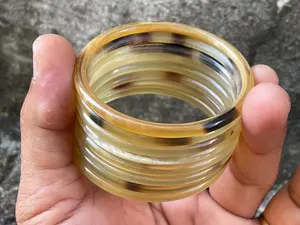 Brazaletes de cuerno natural hechos a mano para mujer, para uso diario y moda étnica a precio asequible, brazaletes de cuerno de primera calidad. - Product Image 3