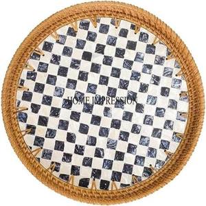 Bandeja de servicio hecha de ratán en forma de corazón con bloques de ajedrez en blanco y negro Diseñador Esmalte Base terminada Suministros para hoteles y restaurantes - Product Image 2