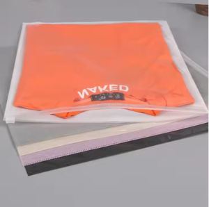 Bolsas Ziplock transparentes con resellado promocional personalizado Logotipo impreso Embalaje de ropa de plástico de PVC Bolsas con cremallera esmerilada - Product Image 3
