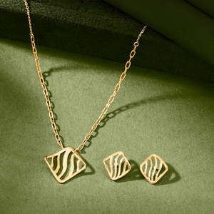 Luxury Gold-Plated <b>Pearl</b> & Diamond Geometric <b>Necklace</b> <b>Set</b> for Wedding Party Engagement - Product Image 1