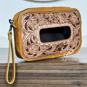 Distributeur de lingettes pour bébé en cuir de vache décoratif artisanal 2025, boîte à mouchoirs en cuir western travaillée à la main pour le salon et l'automobile - Product Image 1